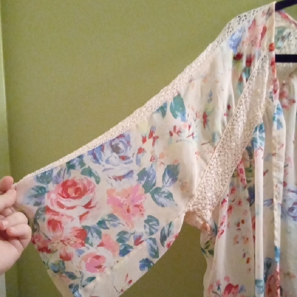 Womans M Express White And  Pink Pleated Cardigan Relaxed Fit Laced Flowy - Picture 3 of 4